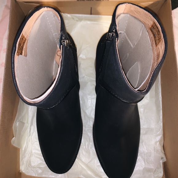 UGG Leather Annie Ankle Boot - Picture 8 of 8